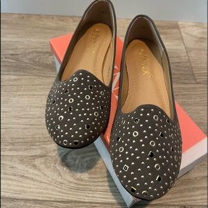 Iynx Woman Gray Suede Flat, Size 8